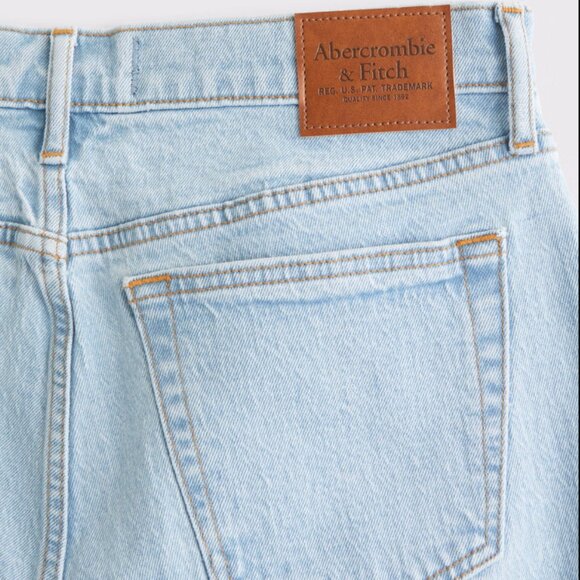 Abercrombie & Fitch Vintage Denim Athletic Straight Jeans, Light Wash, 31x30, UC - Picture 2 of 2